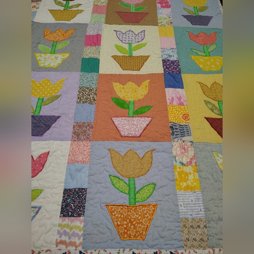 SOLD Vintage  Cozy Quilt Throw - Picture 3 of 9